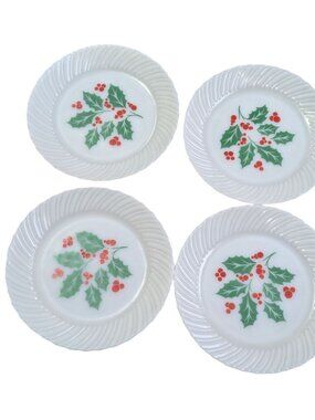 Termocrisa Christmas Holly 9-Inch‎ Milk Glass Dinner Plates Set Of 4 Vintage